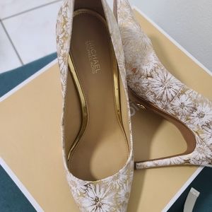 Michael kors pumps